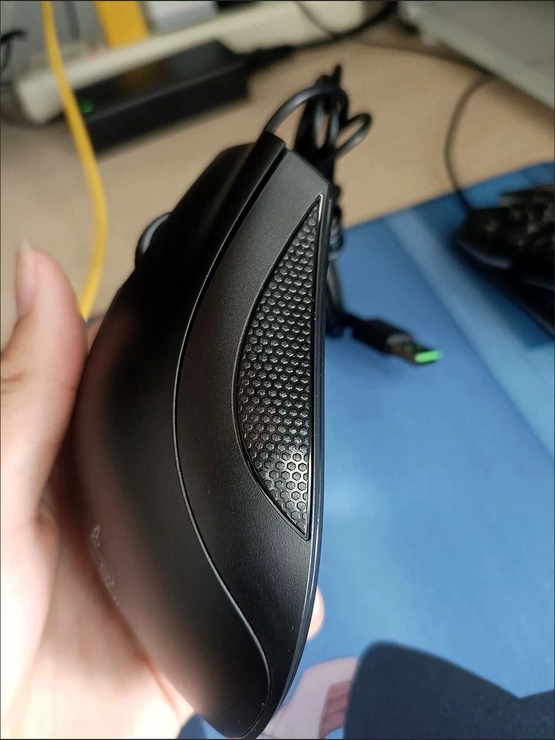 女大学生自用鼠标雷蛇炼狱蝰蛇标准版 黑色 有线鼠标 DPI6400可调节  官方正品保真 支持雷云3识别  颜色黑色  雷云3识别，简盒包装 95新  雷蛇正品